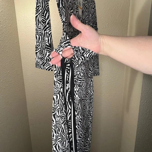 MICHAEL Michael Kors Zebra Asymmetrical Border Midi Dress (Black/White) SM & SP - Picture 4 of 7